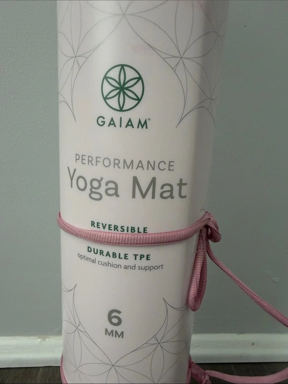 NWT Gaiam classic 6mm reversible mandala print yoga mat
